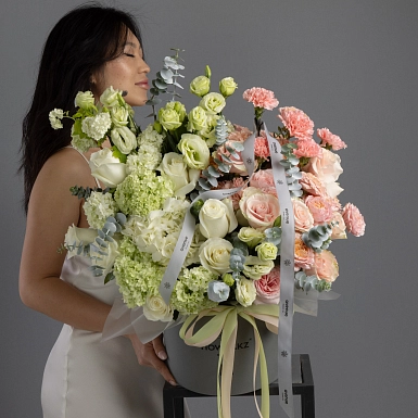 Композиция из роз и эустом "Изумруд" - фото 2