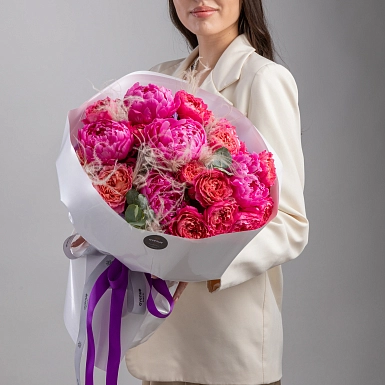 Букет из пионов и кустовой пионовидной розы "Малиновые сны" - фото 1