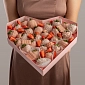 Клубника в шоколаде в коробке в форме сердца 26 шт. - фото 1
