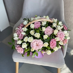 Корзина из эустом "Теплый ветерок"