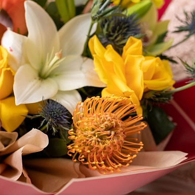 Букет из роз и лилии "Полет фантазии" - фото 5