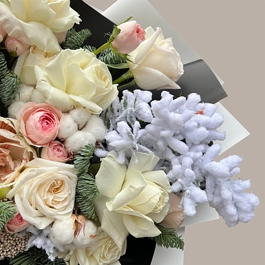 Зимний букет из амариллиса и пионовидных роз "Снежный узор" - фото 6
