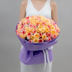 Букет из 101 кремовой и розовой розы 50 см "Тянь-Шань"