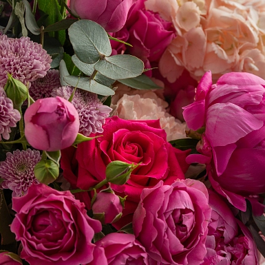 Букет с пионами и пионовидными спрей розами "Cerise" - фото 6