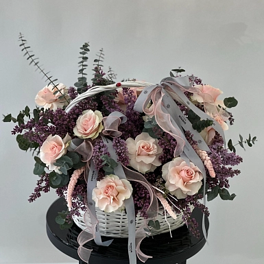 Корзина из сирени и роз "Радость встречи" - фото 5