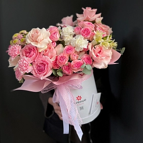 Композиция с кустовыми розами "Доминика"