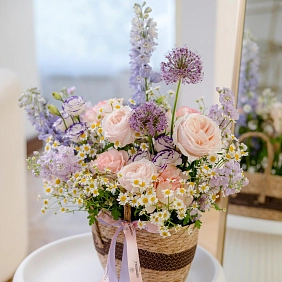 Композиция из маттиол и ромашек "Ласточка"