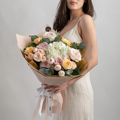 Букет из гортензии и роз “Моя Вселенная” фото