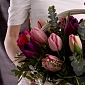 Корзинка из 25 микс тюльпанов с зеленью - фото 6