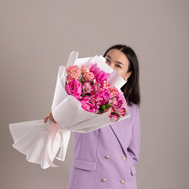 Букет из пионов и альстромерий "Шолпан" - фото 3