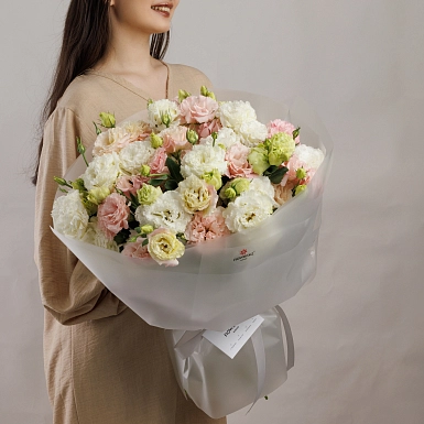 Букет из 25 микс эустом-лизиантусов - фото 2