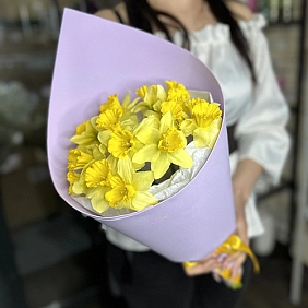 Букет из 15 нарциссов