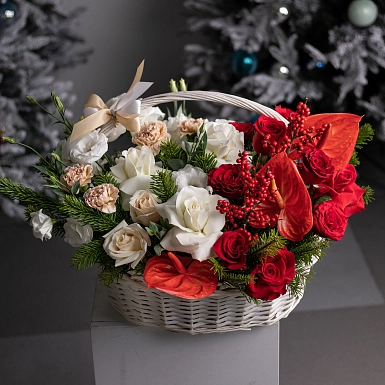 Зимняя композиция из антуриума и илекса "Иноземка" - фото 5