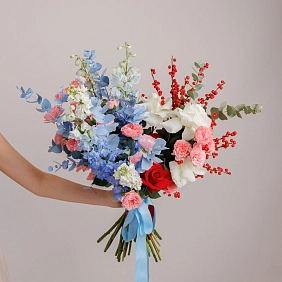 Букет с дельфиниумом "Адеми"