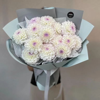 15 белых георгинов в оформлении - фото 3