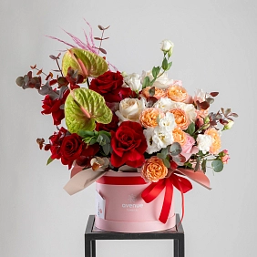 Композиция с антуриумом "Фисташковый рулет"