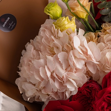 Букет из пионовидных роз и гортензий "Сказочные моменты" - фото 7