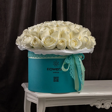 Коробка из 55 белых Голландских роз - фото 1