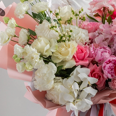 Букет с орхидеей фаленопсис "Омбре" фото