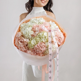 Букет из 9 белых и розовых гортензий фото