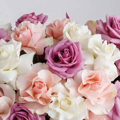 Композиция из 25 голландских роз в коробке "Нежный микс" - фото 6