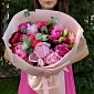 Букет из 15 микс пионов от Скакодуб А.А. с зеленью - фото 5