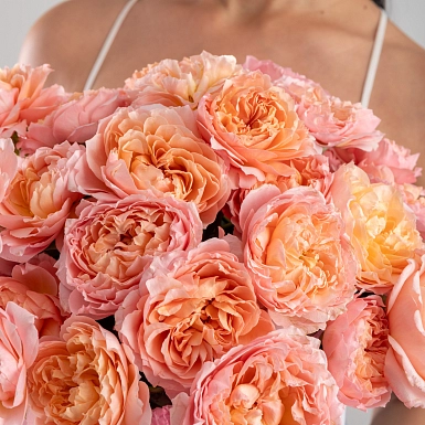 Композиция из 11 кустовых пионовидных роз "Julietta" - фото 4