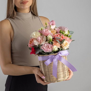 Композиция в плетенном кашпо "Комплимент" - фото 1