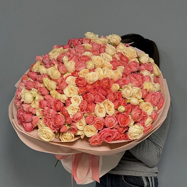 Букет из 101 микс кустовой розы "Тянь-Шань" - фото 1