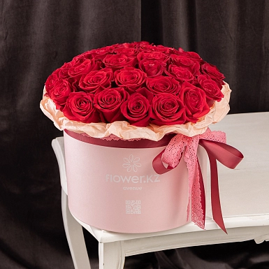 Коробка из 35 красных Голландских роз - фото 1