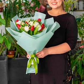 Букет из тюльпанов и фрезий "Маргарита"