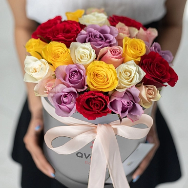 35 микс роз в серой коробке-тубус - фото 5