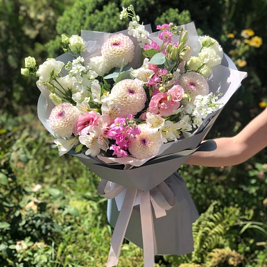 Букет с георгинами и эустомой "Жанель" - фото 1