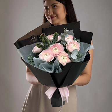 Зимний букет из ранункулюсов "Ангельский" - фото 1