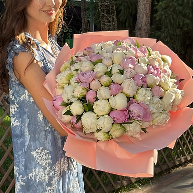 Букет из 101 бело-розового пиона от Скакодуб А.А. - фото 1