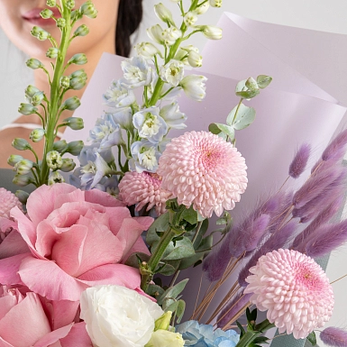 Букет с дельфиниумом "Нежное облако" фото
