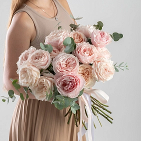 Букет из 15 пионовидных роз "Tsumugi"