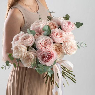 Букет из 15 пионовидных роз "Tsumugi" - фото 1