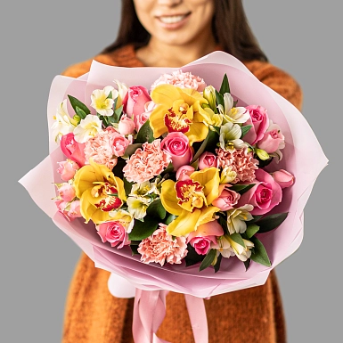 Букет из роз и орхидей "Сладкая вата" - фото 1