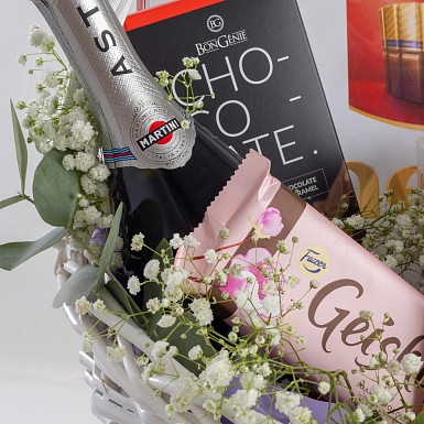 Корзина со сладостями "Сладкий подарок" - фото 4