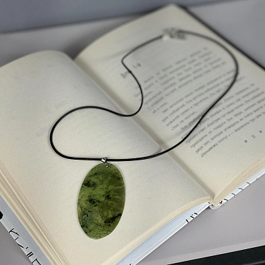 Кулон из нефрита "Оберег" - фото 2