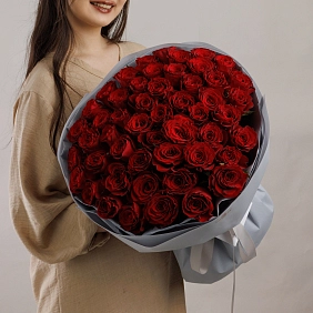 Букет из 51 красных роз 50 см "Тянь-Шань"