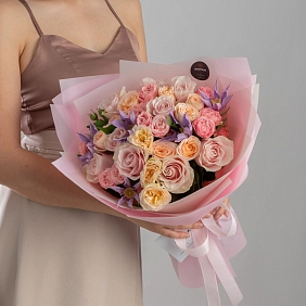 Букет с клематисом "Лютик"