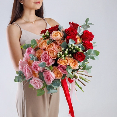 Букет с пионовидными розами "Цветочный градиент" - фото 4