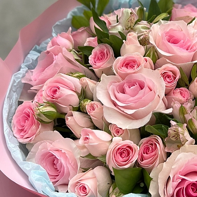 Букет из роз и кустовых роз "Ласковый миг" - фото 5