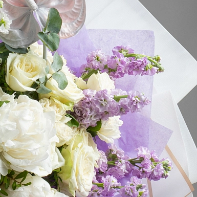 Букет с антуриумом и пионами "Фиолетовая жемчужина" - фото 5