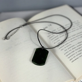 Кулон из нефрита "Амулет счастья"