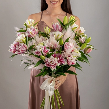 Букет из лилий "Королевский сюрприз" - фото 2