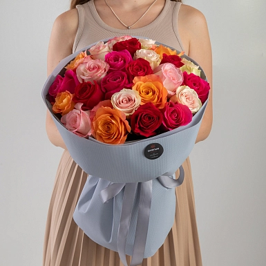 Букет из 25 разноцветных голландских роз 50 см "Grey" - фото 2