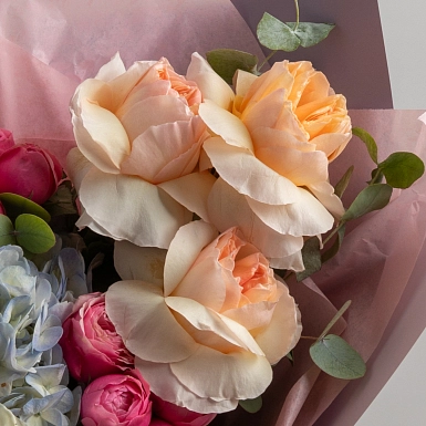 Букет из пионовидных роз и гортензии “Джамиля” фото